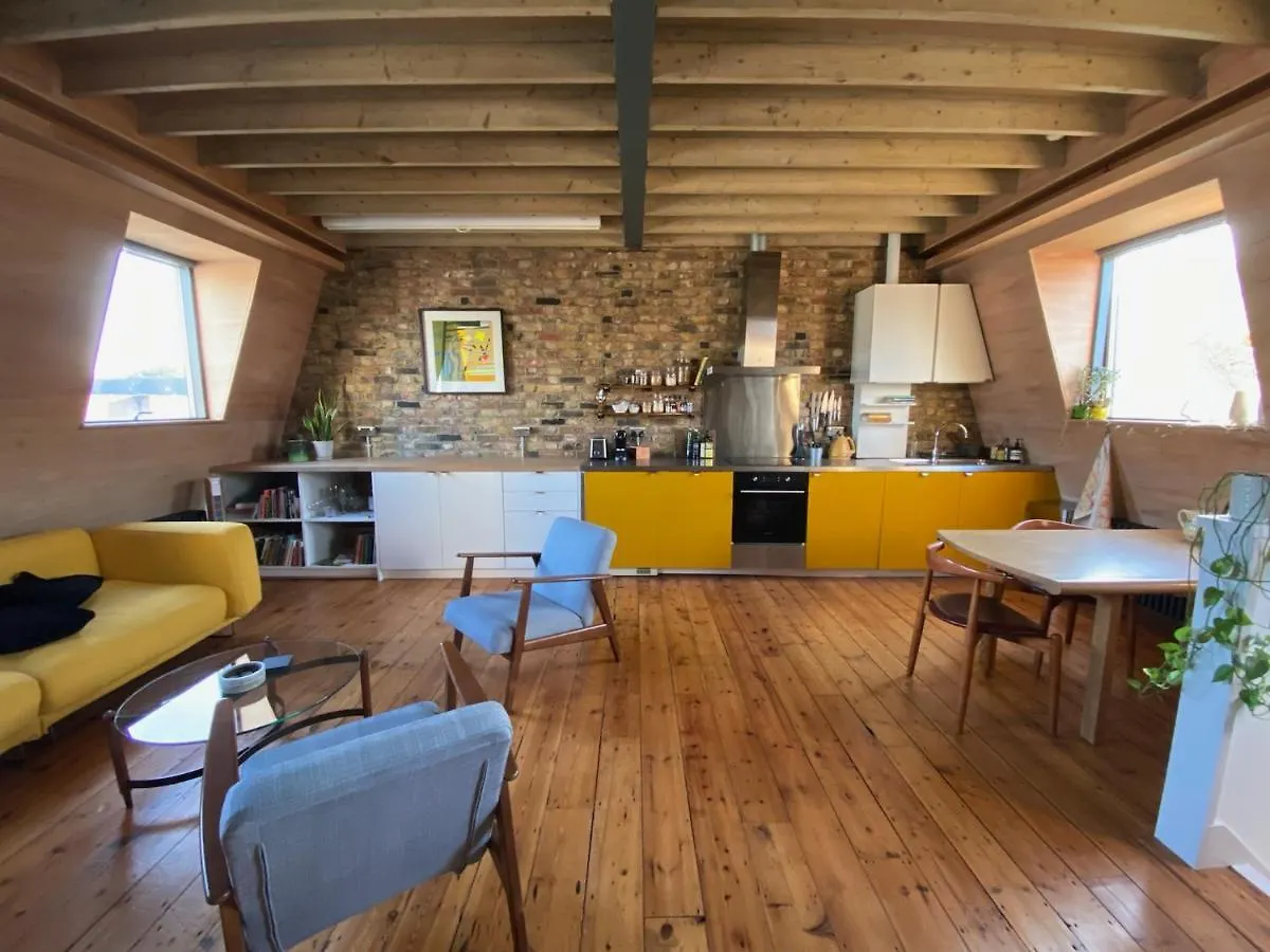 Bright & Beautiful Loft 10Mins To Shoreditch London